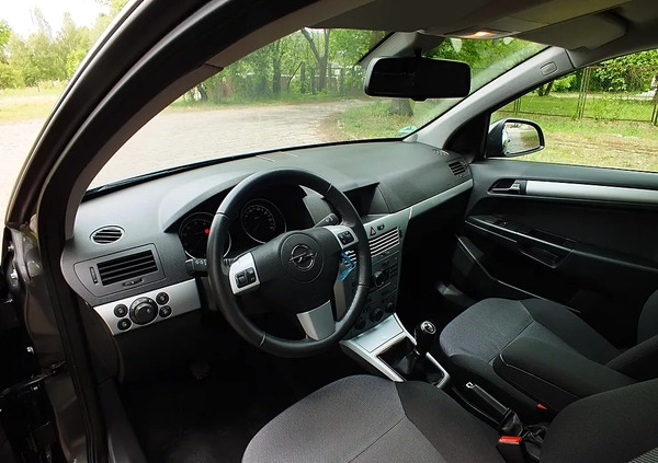 Opel Astra cena 17900 przebieg: 177000, rok produkcji 2010 z Wieleń małe 154